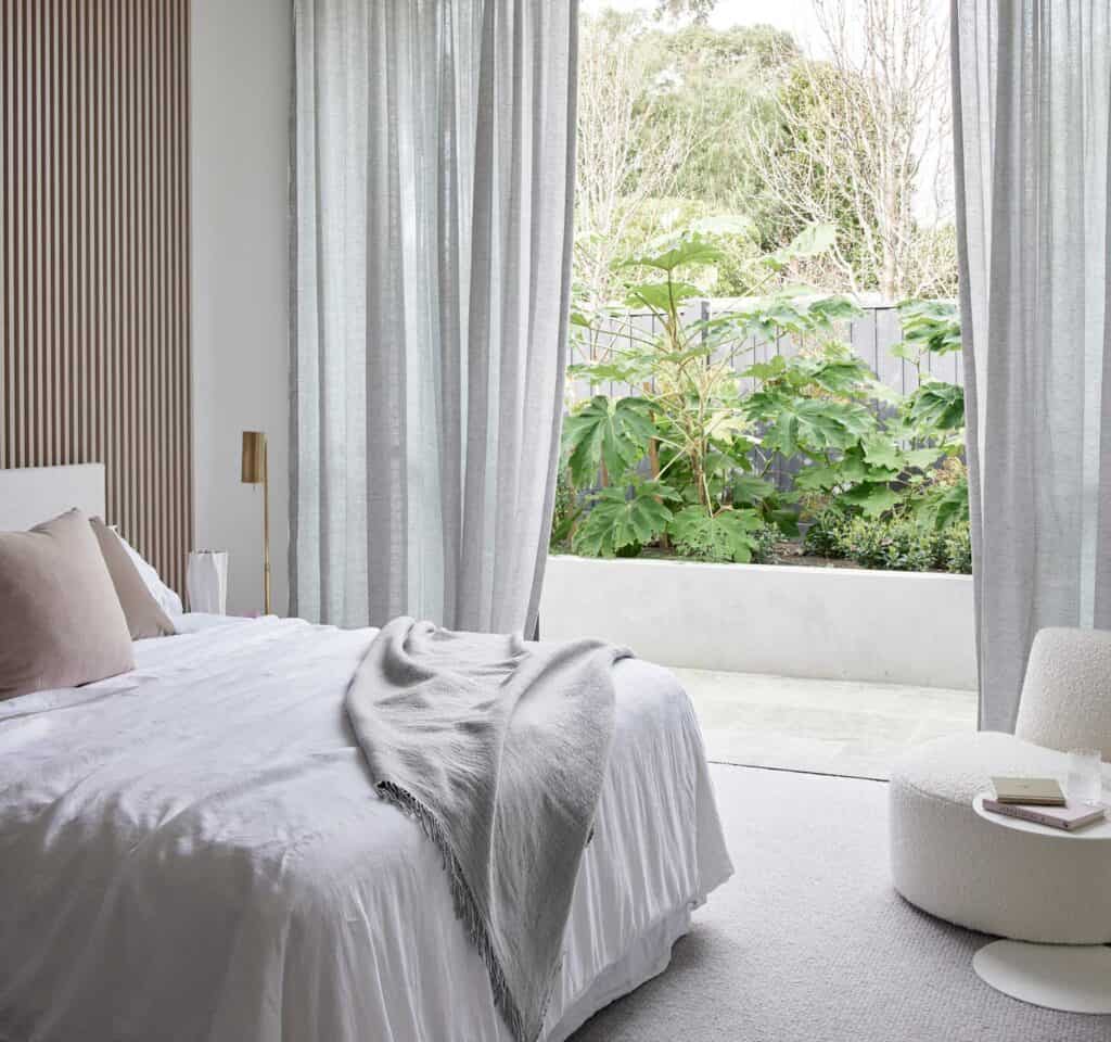 A lovely white-theme room in Melbourne, with sheer curtains as window furnishings